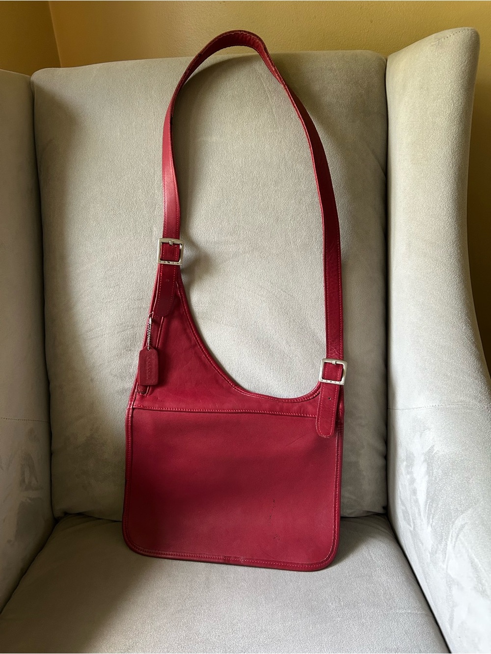 Vintage COACH Red Leather Slim Utility Hippie Flap 9404 - PROJECT BAG - hang tag